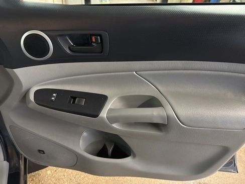 Used 2013 Toyota Tacoma Base image 25
