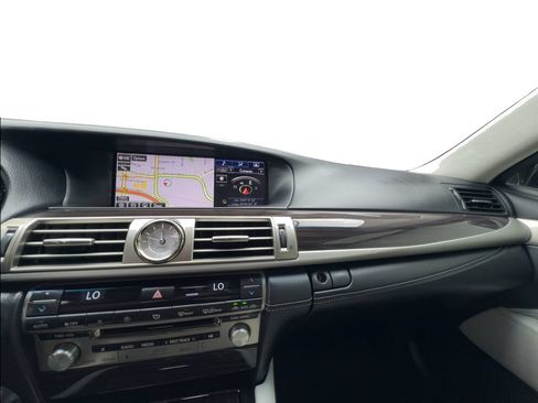 Used 2015 Lexus LS 460 w/ Ultra Luxury Package RWD image 46