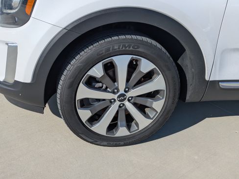Used 2022 Kia Telluride EX w/ EX Premium Package FWD image 9
