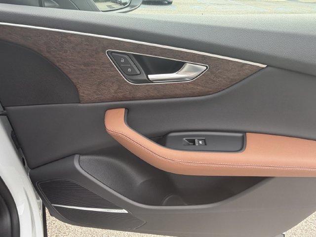 Used 2025 Audi Q8 Premium Plus AWD/4WD image 30