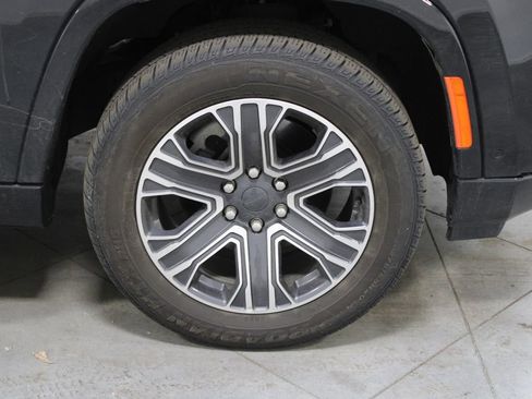 Used 2024 Jeep Wagoneer Series II image 13