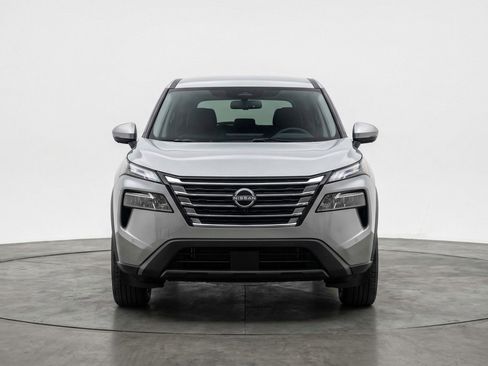 Used 2025 Nissan Rogue SV image 2