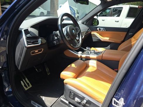 Used 2022 BMW X5 xDrive40i w/ M Sport Package AWD/4WD image 4