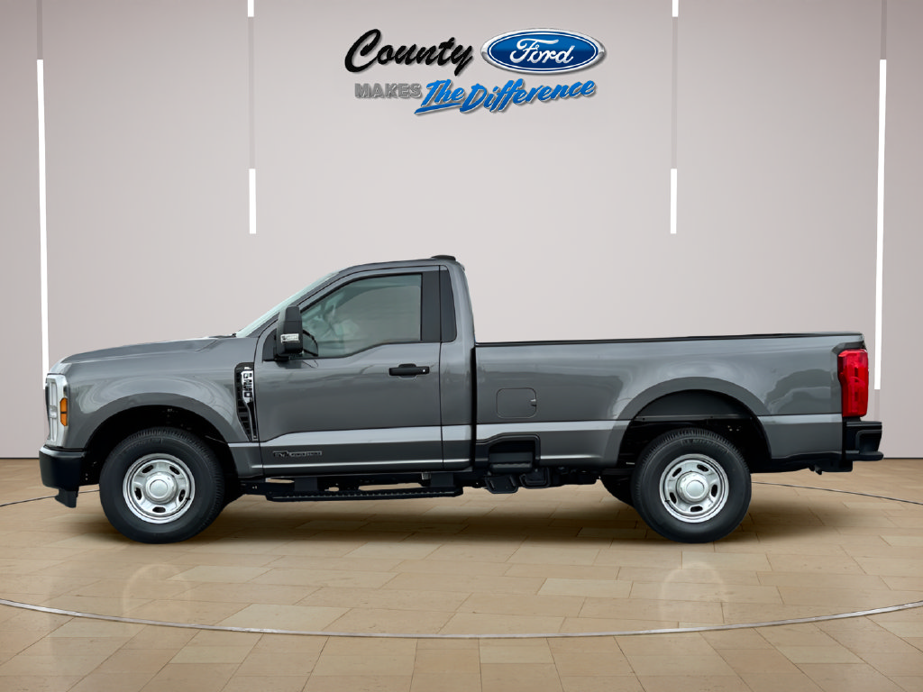 Used 2025 Ford F250 XL RWD image 3