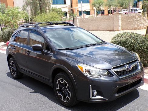 Used 2017 Subaru Crosstrek 2.0i Premium w/ Moonroof Package AWD/4WD image 1
