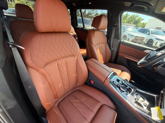 Used 2027 BMW X7 M60i w/ Executive Package AWD/4WD image 28