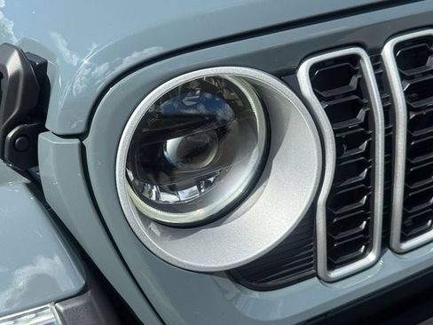Used 2026 Jeep Wrangler Unlimited Sahara AWD/4WD image 9