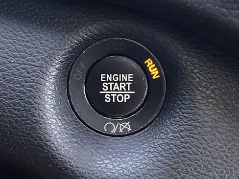 Used 2020 Jeep Cherokee Limited w/ Luxury Group image 19