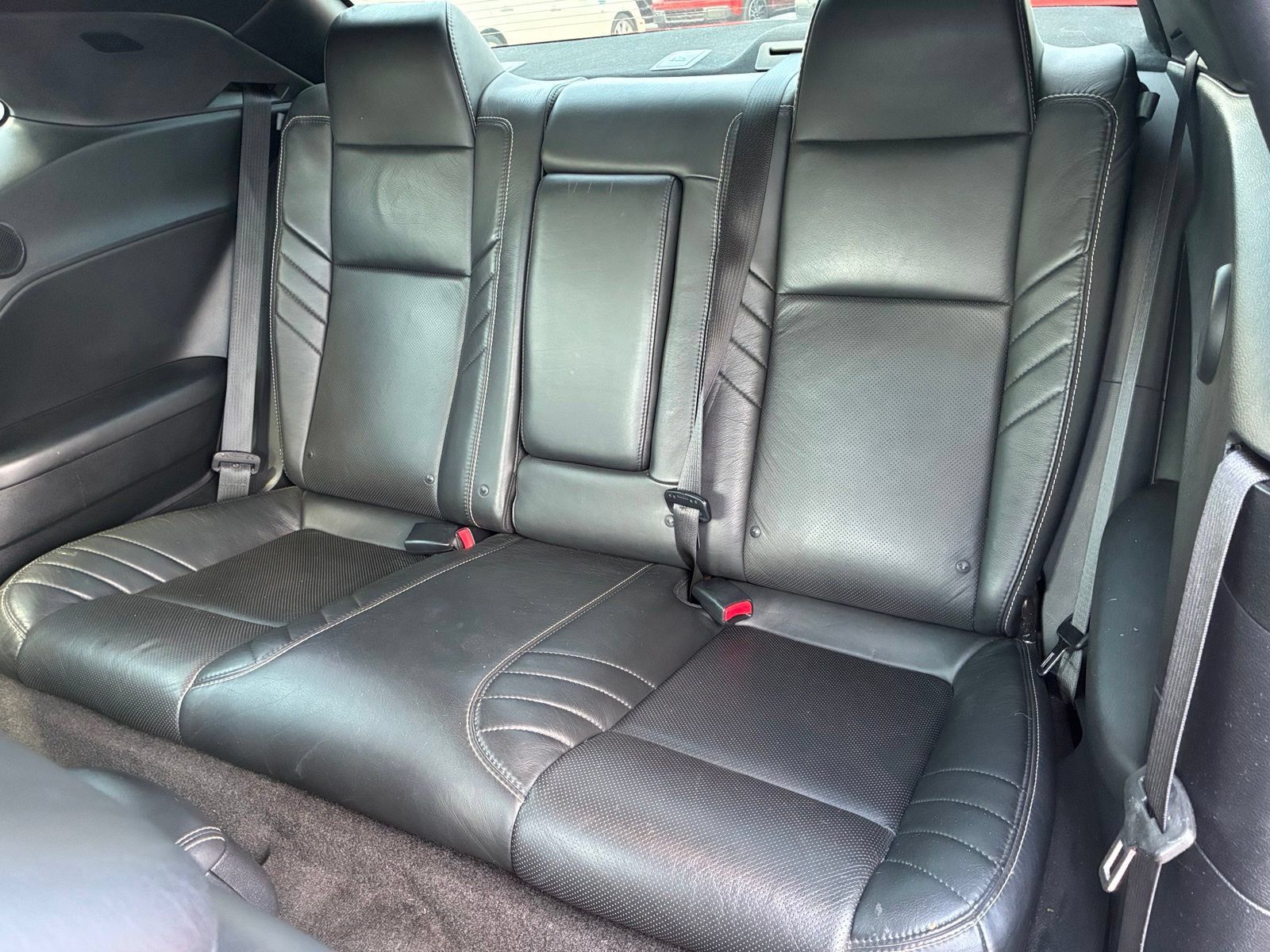 Used 2016 Dodge Challenger SRT RWD image 14