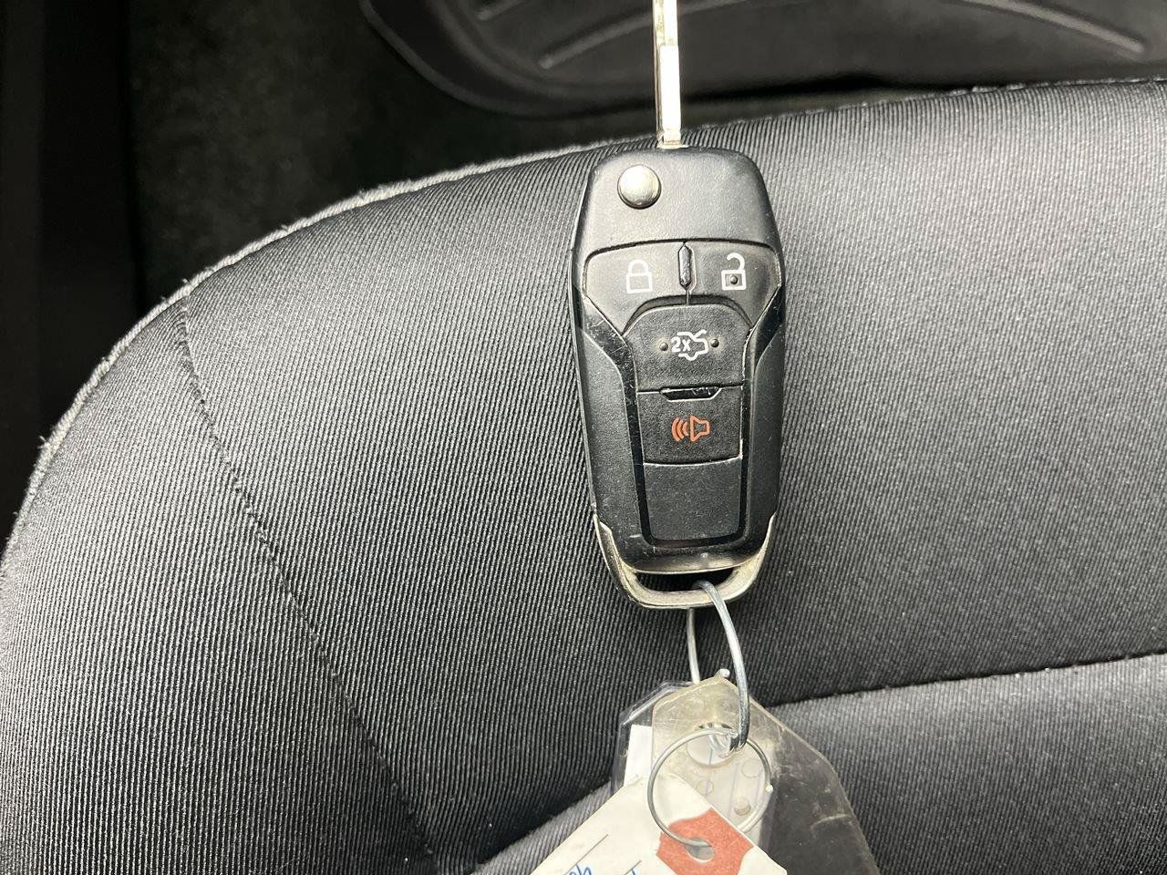 Used 2016 Ford Fusion SE AWD/4WD image 25