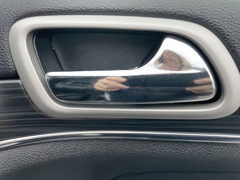 Used 2020 Jeep Grand Cherokee Limited image 12