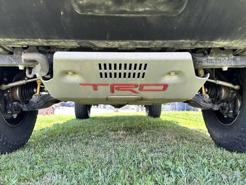 Used 2022 Toyota Tacoma TRD Off-Road w/ Technology Package AWD/4WD image 14