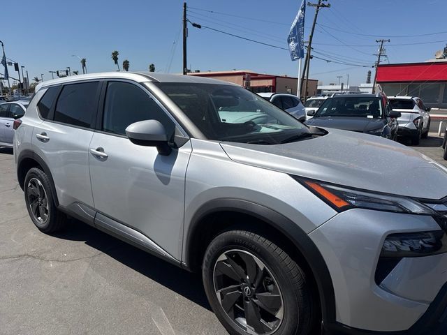 Used 2025 Nissan Rogue SV AWD/4WD image 1