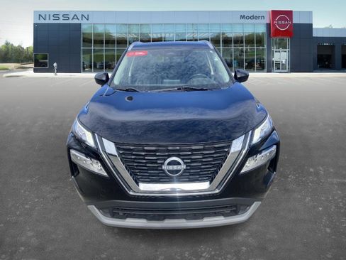 Used 2023 Nissan Rogue SV w/ SV Premium B Package image 2