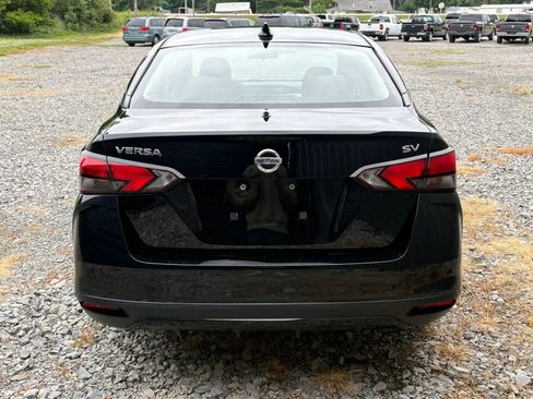 Used 2021 Nissan Versa SV FWD image 8