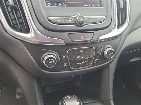 Used 2021 Chevrolet Equinox LT image 32