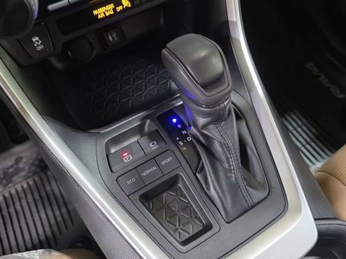 Used 2019 Toyota RAV4 LE w/ All Weather Liner Package FWD image 29