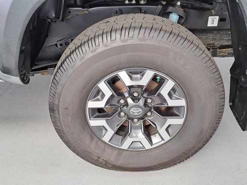 Used 2021 Toyota Tacoma TRD Off-Road AWD/4WD image 32