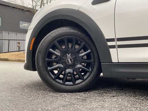 Used 2024 MINI Cooper 2-Door Hardtop w/ Signature Upholstery Package image 17