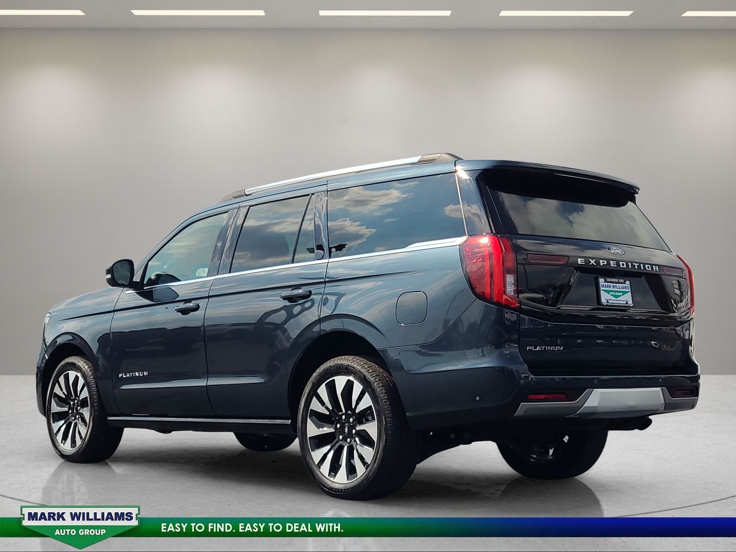 Used 2025 Ford Expedition Platinum w/ Driver's Package AWD/4WD image 6
