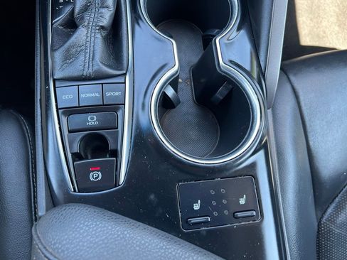 Used 2018 Toyota Camry XSE FWD image 28