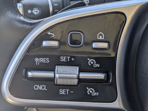 Used 2021 Mercedes-Benz GLC 300 w/ Premium Package image 29