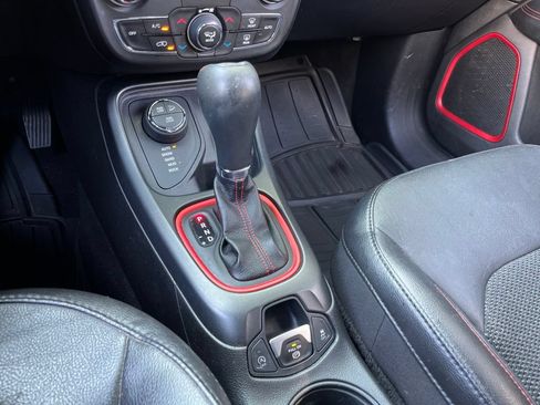 Used 2020 Jeep Compass Trailhawk AWD/4WD image 34