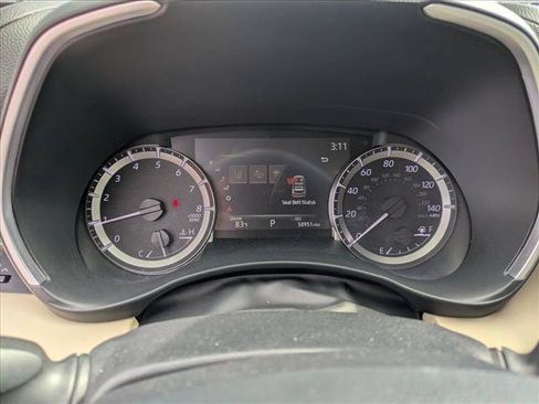 Used 2023 Toyota Highlander XLE FWD image 10