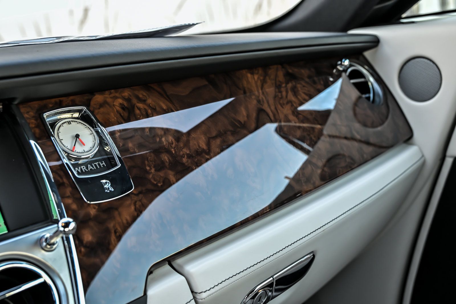 Used 2016 Rolls-Royce Wraith RWD image 37