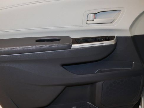 Used 2021 Toyota Sienna LE FWD image 66