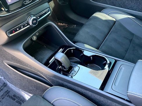 Used 2023 Volvo XC40 Recharge Ultimate AWD/4WD image 15
