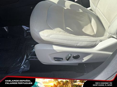 Used 2018 Ford Explorer XLT w/ Equipment Group 202A FWD image 13