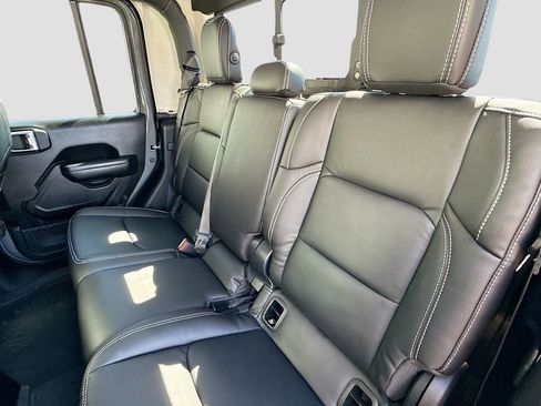 Used 2021 Jeep Gladiator Willys image 19