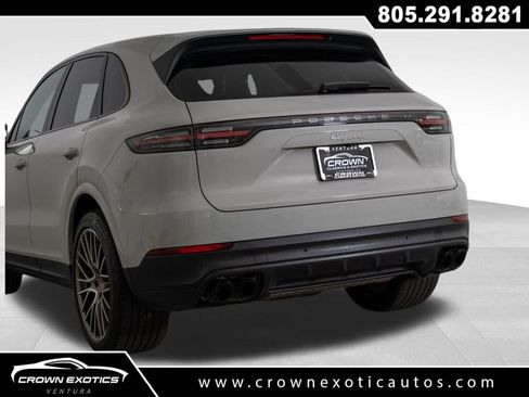 Used 2023 Porsche Cayenne Platinum Edition image 14