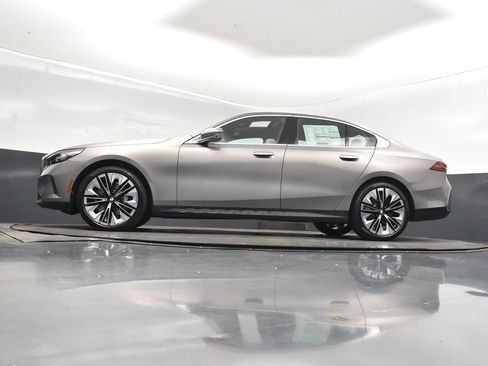 New 2026 BMW 530i xDrive w/ Premium Package AWD/4WD image 39
