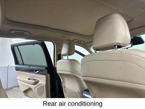 Used 2022 Jeep Grand Cherokee L Limited w/ Luxury Tech Group II AWD/4WD image 24