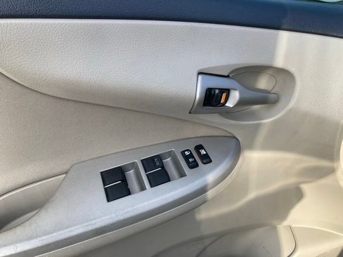 Used 2012 Toyota Corolla LE FWD image 12