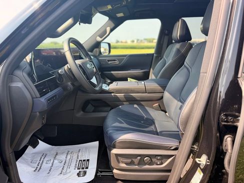 Used 2026 INFINITI QX80 4WD w/ Sport Exterior Package image 9