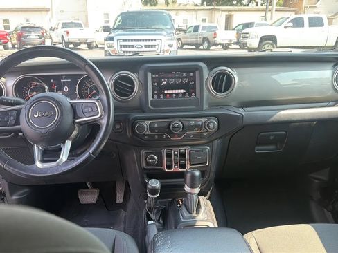 Used 2019 Jeep Wrangler Unlimited Sahara AWD/4WD image 11