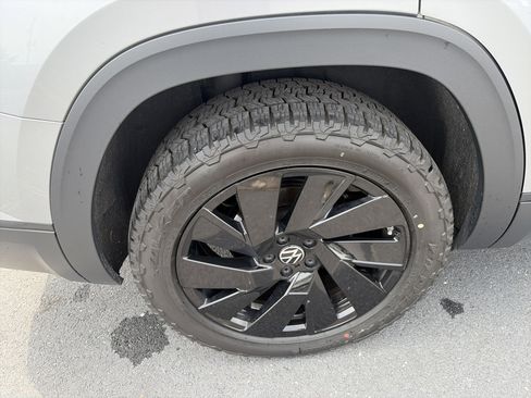 Used 2024 Volkswagen Atlas SE image 19