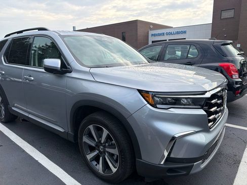 Used 2025 Honda Pilot Elite image 4