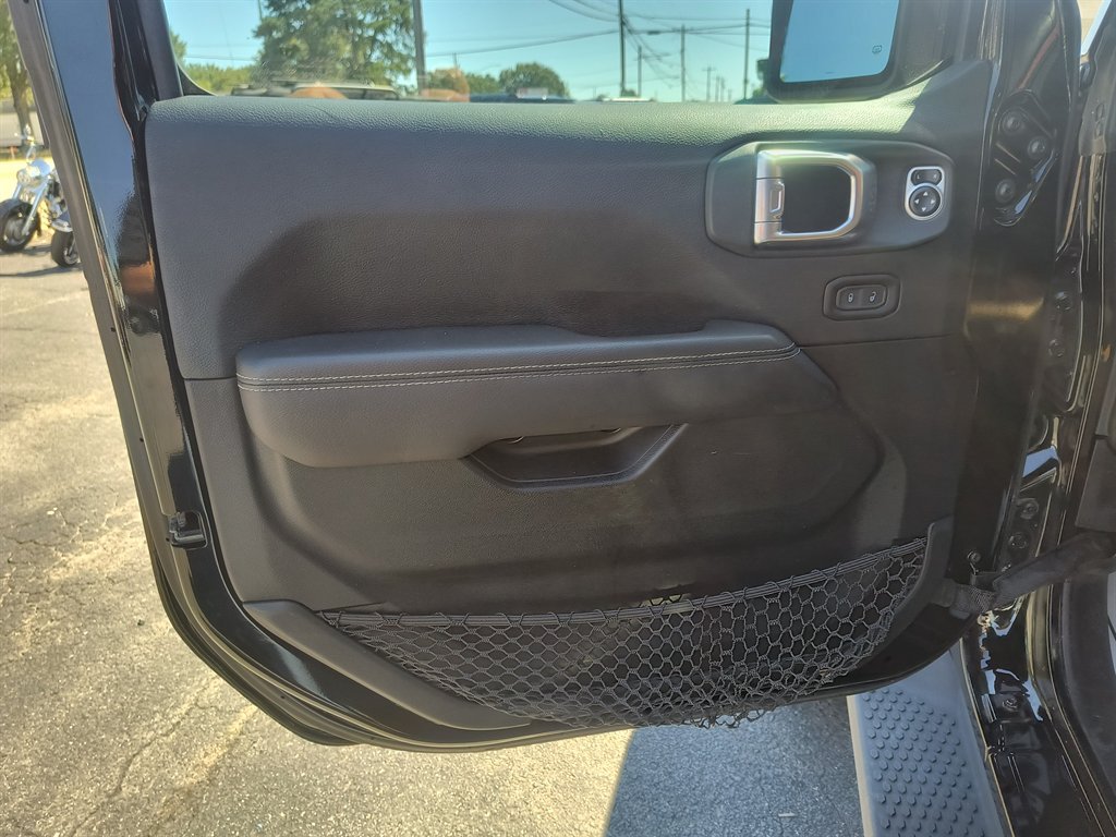 Used 2020 Jeep Wrangler Unlimited Sahara AWD/4WD image 26