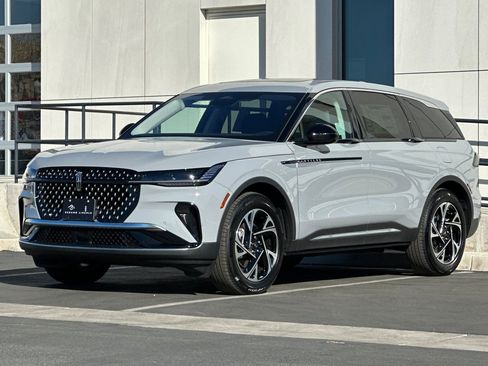 New 2026 Lincoln Nautilus Premier w/ Equipment Group 102A image 7