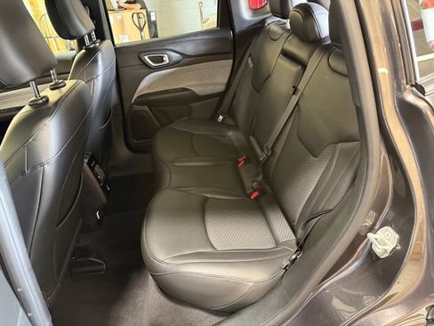 Used 2023 Jeep Compass Latitude w/ Convenience Group AWD/4WD image 27