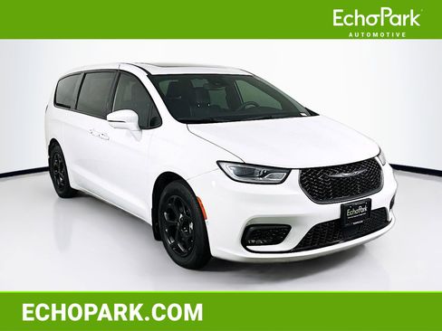 Used 2022 Chrysler Pacifica Limited w/ S Appearance Package image 1