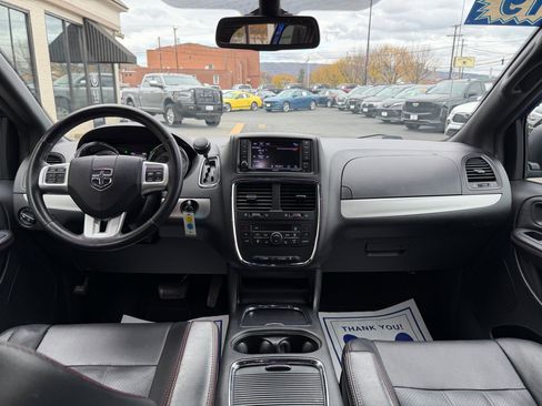 Used 2019 Dodge Grand Caravan GT image 12