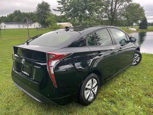 Used 2017 Toyota Prius Two w/ Prius Two Safety Plus Package FWD image 8