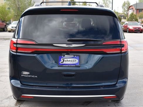 Used 2022 Chrysler Pacifica Touring-L FWD image 6