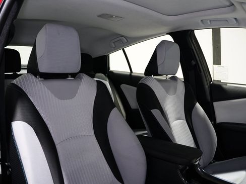 Used 2017 Toyota Prius Four image 14