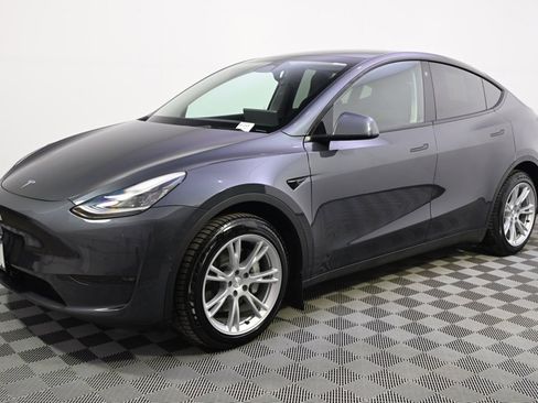 Used 2022 Tesla Model Y Long Range image 2